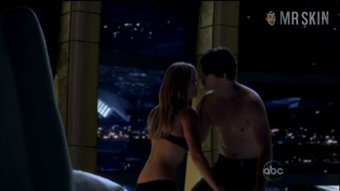 Laura vandervoort mr skin Laura vandervoort mr skin